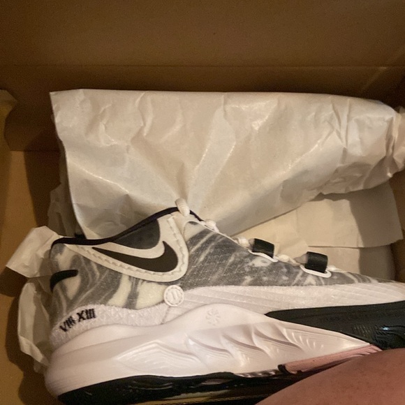 Nike Kyrie New in Box Sneakers - Picture 5 of 5